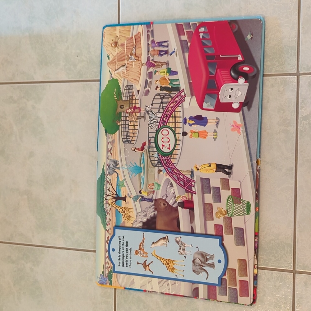 ⭐️ 5/ $25 Thomas and Friends look and find book - Picture 8 of 12